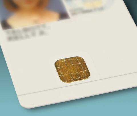 photo of the smart chip on a PIV card