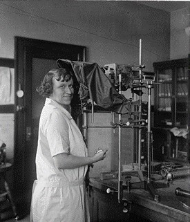 Constance Torrey in her lab at NBS in 1925. 