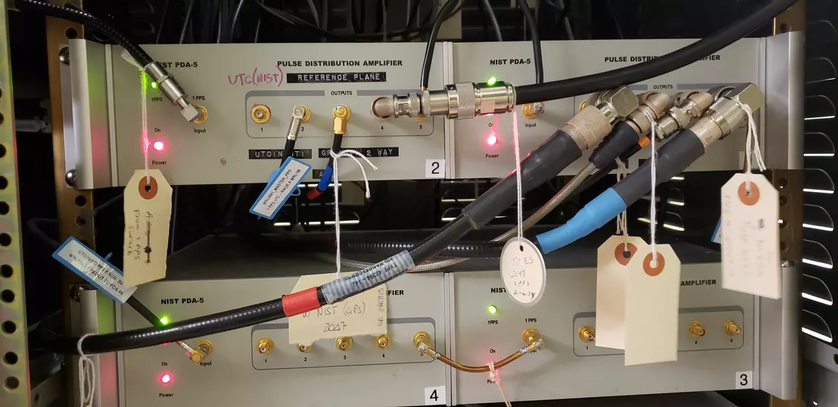Pulse distribution amplifiers