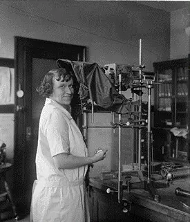 Constance Torrey in her lab at NBS in 1925. 