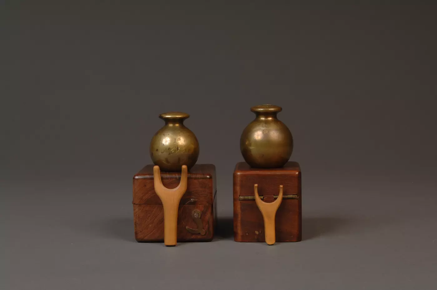Two one pound weights sitting on top of wood boxes
