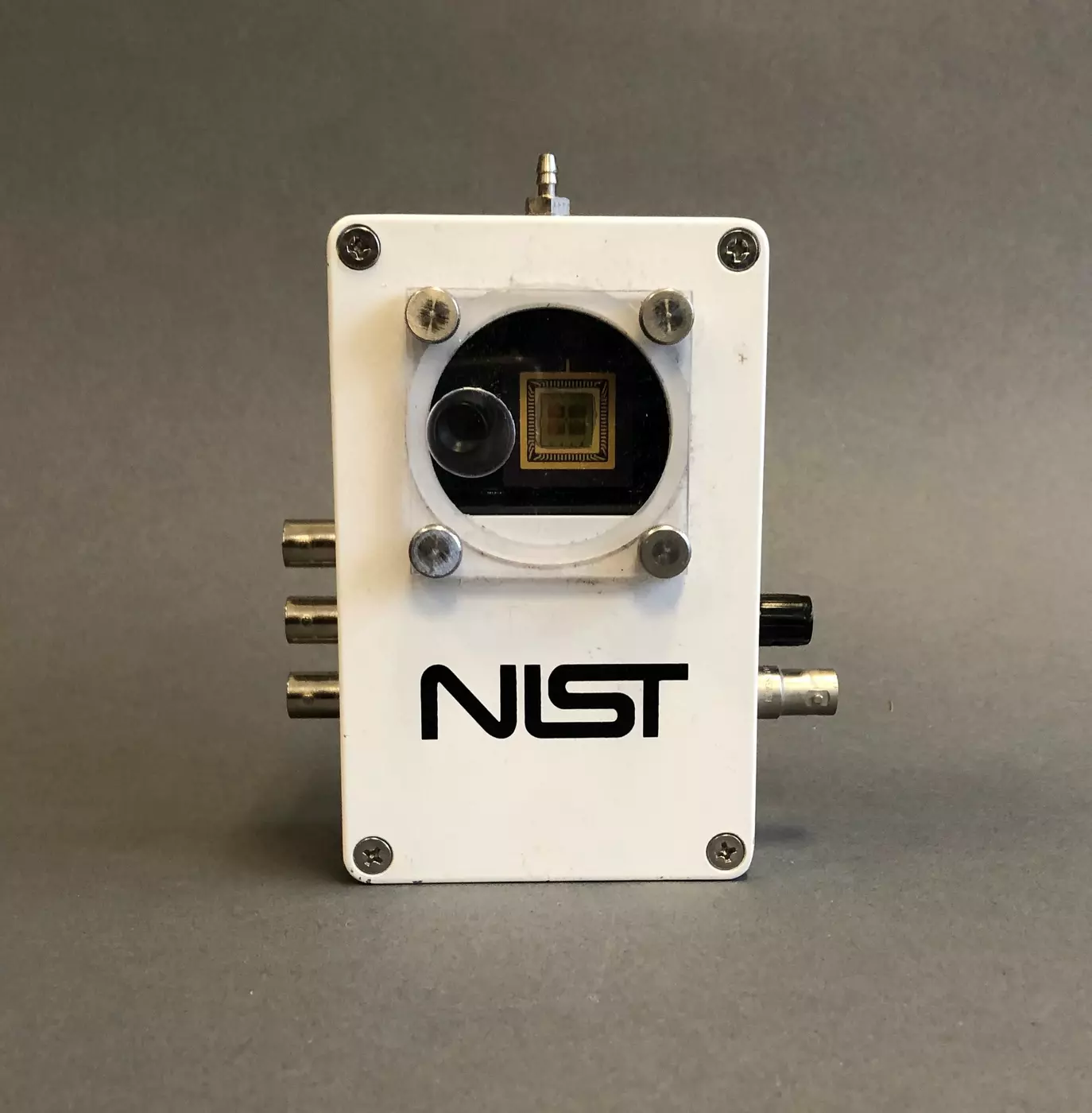 Photograph of nanosoccer device.