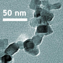 TEM image shows the nanoscale crystalline structure of titanium dioxide in NIST SRM 1898 