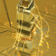 Photo of the NIST chip-scale magnetometer