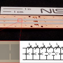 traveling-wave parametric amplifier