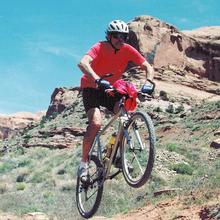 Wineland in the air while mountain biking