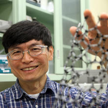 Ming Zheng holding Carbon Nanotube
