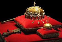 Photo of the crown, sword and Globus Cruciger of Hungary