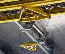 Photo of the TensileTruss platform that shows a horizontal iron bar with a platform hanging below it