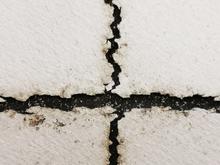 Two intersecting cracks on a solar panel backsheet.