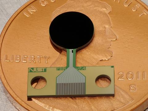 Planar absolute cryogenic radiometer with multiwall vertically-aligned carbon nanotubes. Superconducting transition-edge sensor. Fully-lithographic fabrication.