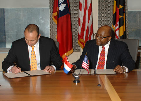 Willie May and Tjark Tjin-A-Tsoi sign an MOU
