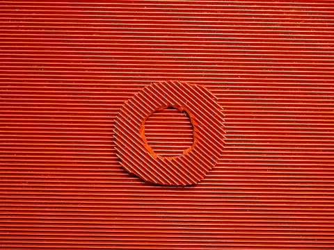 The image was made of the test scene shown in the photo, a room-temperature ring on top of a warmer absorber material.