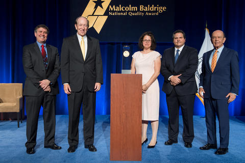 Photo of representatives from Momentum Group, DOC, NIST and the Baldrige Foundation