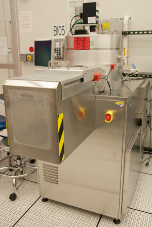 Photograph of the Unaxis Shuttleline inductively coupled plasma etcher.