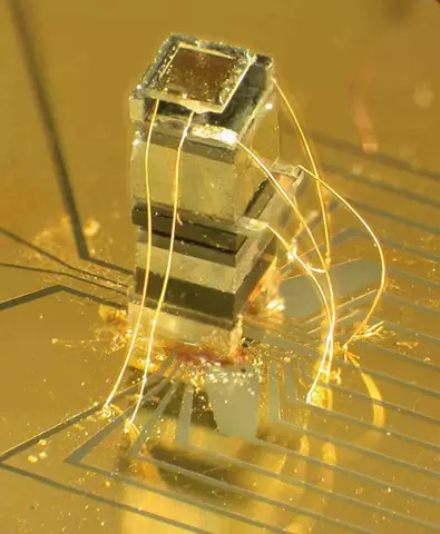 chip-scale magnetic sensor