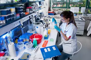 Fotolia_46172567_lab_shot_©anyaivanova-Fotolia-com_LR