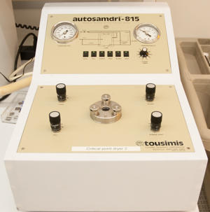 Photograph of the Tousimis Autosamdri-815 Series B critical point dryer.