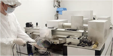 Figure 5. Loading a 300 mm wafer onto the world-class NIST 193 nm Microscope.