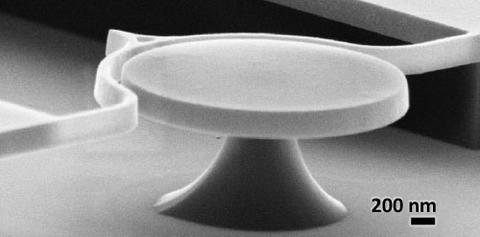 Scanning electron micrograph of the chip-based optomechanical sensor.