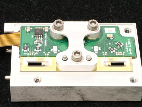 Solar spectral irradiance bolometer