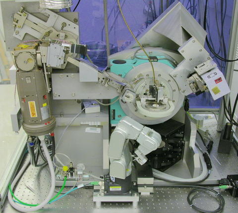 NIST Divergent Beam Diffractometer (DBD), a custom-built instrument used to certify powder SRMs for their X-ray diffraction properties. 