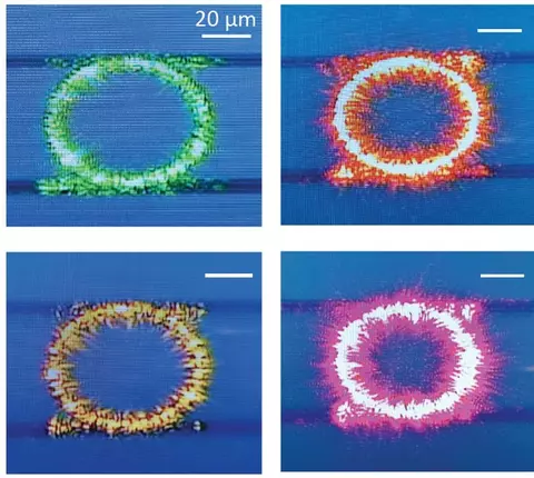 Series of nanophotonic resonators