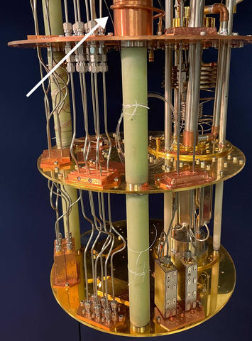 光ファイバーが超伝導量子コンピューター性能を強化 (Optical Fiber Could Boost Power of Superconducting Quantum Computers)