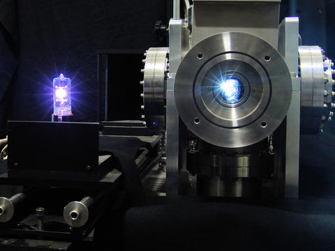 Visible light emitted by a deuterium lamp and SURF III. 