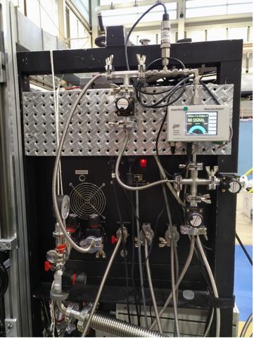 binary gas analyzer integrated into fridge gas system