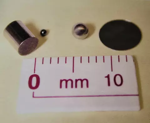 Photo of the magnetic moment and susceptibility SRMs - platinum cylinder, YIG sphere, Ni sphere, and Ni disk.