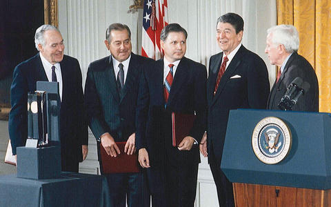 1988 First Baldrige Award recipients, Reagan, and Verity