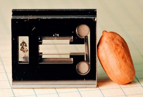 chip scale atomic beam clock