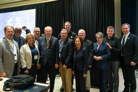 FirstNet Authority Board members and Public Safety Advisory Committee chairpersons, past and present, pose for a group picture at 5x5.