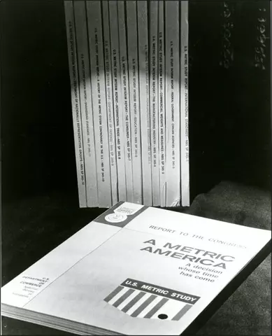 Report to the Congress. A Metric America: A decision whose time has come.