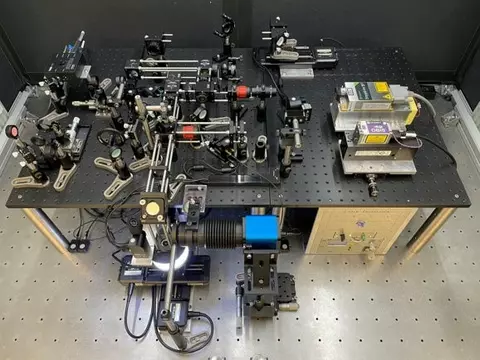A photo of the NIST thermoreflectance instrument