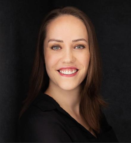 Kat Andrews Headshot