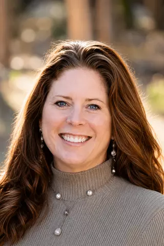 Anne Lane - headshot