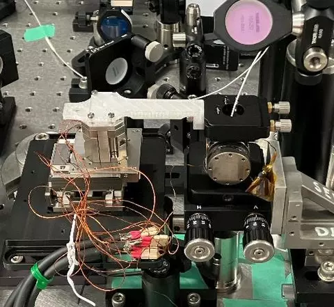 Motorized optical fiber launch system to transducer cavity 