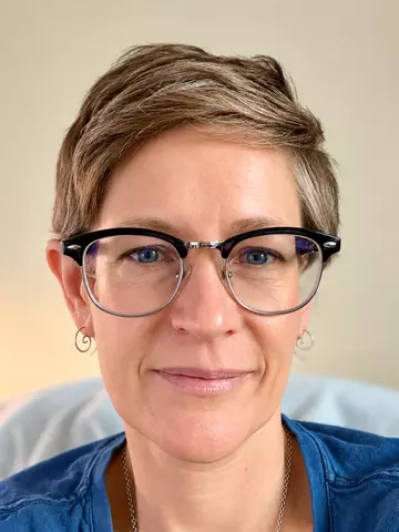 Dr. Anna Fox