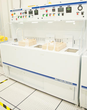 Photograph of the Reynolds Tech silicon etch wet bench.