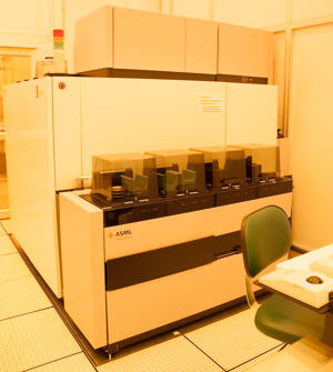 Photograph of the ASML PAS5500/275D Stepper.
