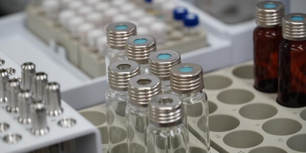 Custom trays hold different kinds of vials for laboratory work.
