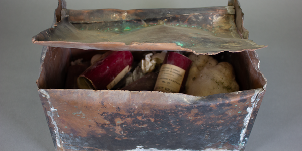 Image of the NIST 1916 Time Capsule containing five Standard Reference Materials.