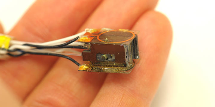 atom-based magnetic sensor
