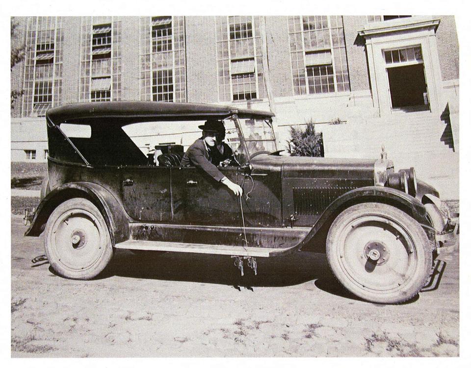 Car rigged with Two Revolvers