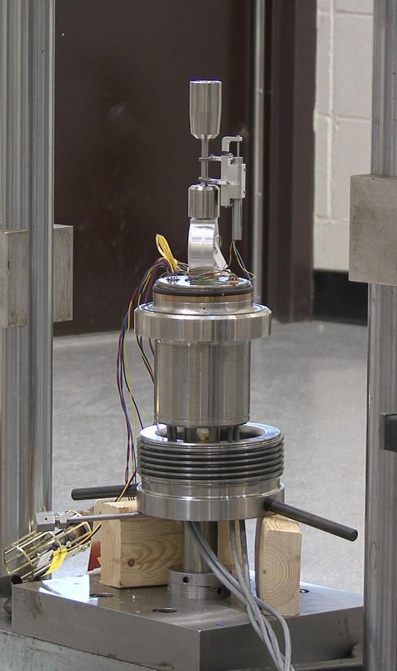 Photo of a new high-pressure hydrogen test chamber
