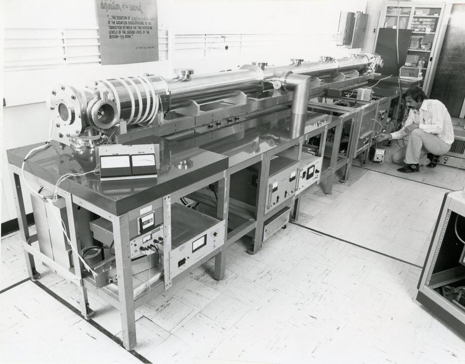 David Wineland with the NBS-6 atomic clock.