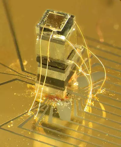 chip-scale magnetic sensor