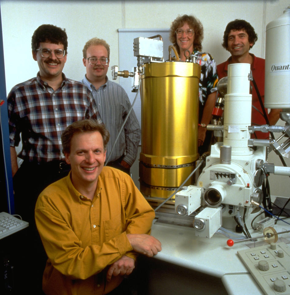 Lab photo of NIST-Boulder researchers during the 1990s